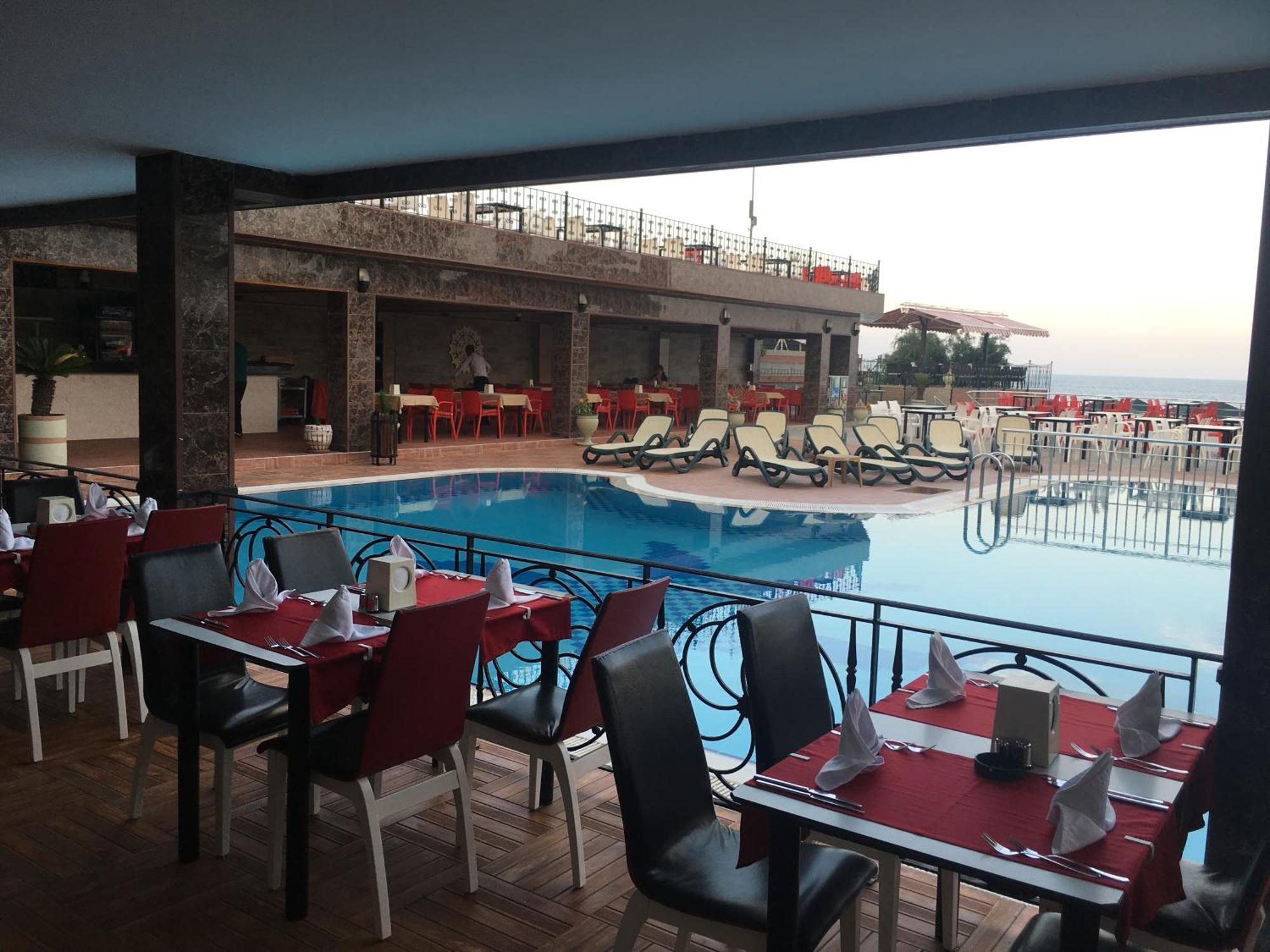 Aleria Belport Beach Hotel เบลดิบี ภายนอก รูปภาพ